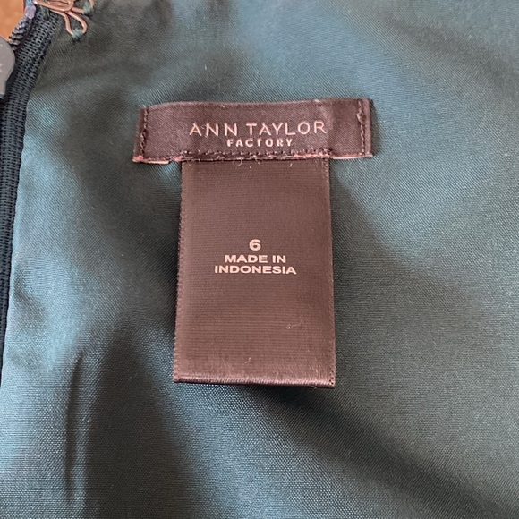 NWOT Beautiful Forest Green Dress,pale pink,blue, black, teal & white patterns. - Picture 7 of 11